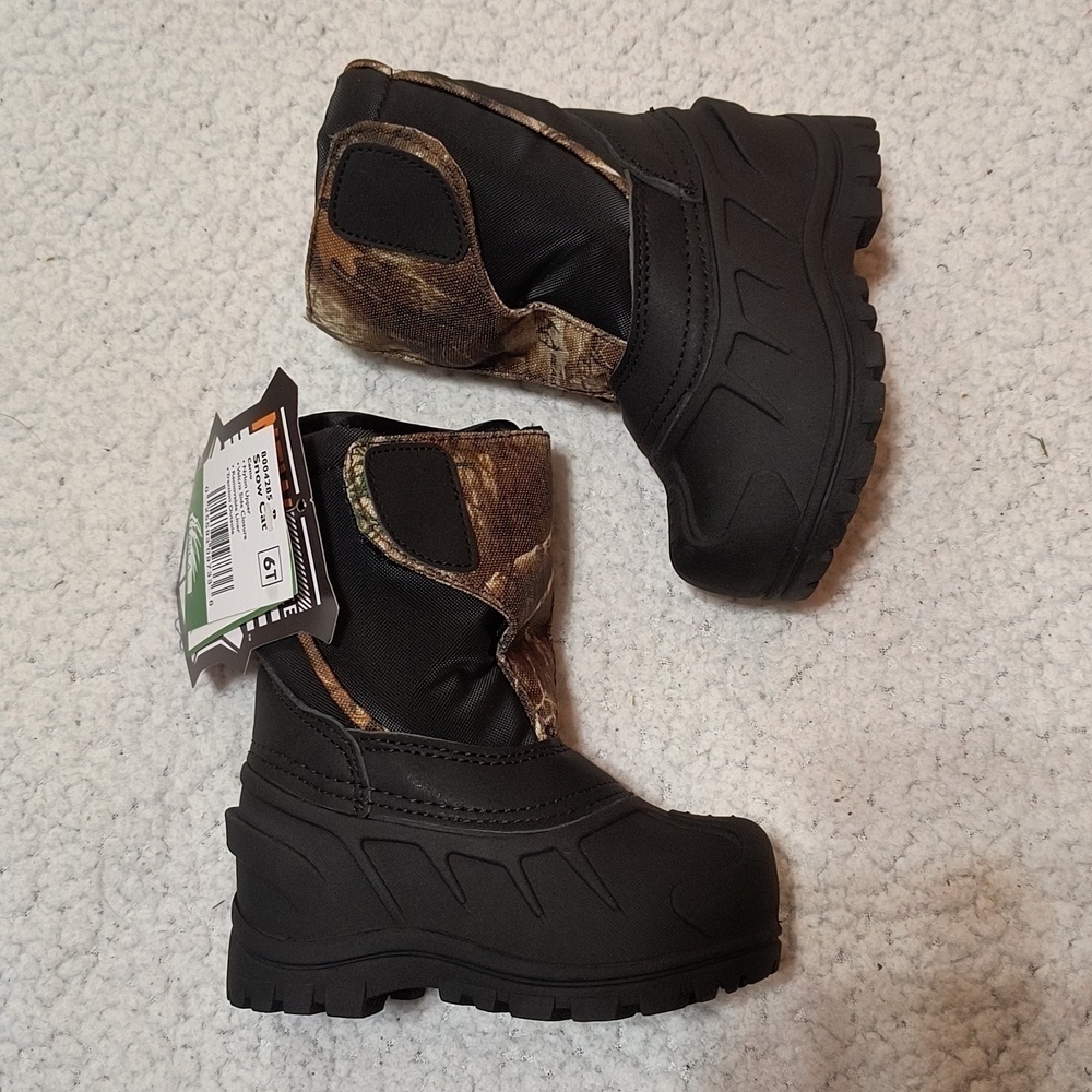 NWT Child's Camo/Black Itasca Snow Cat Winter Boots Size 6T